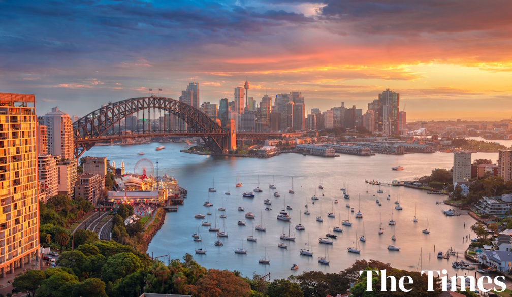 Why do tourists want to come to Australia