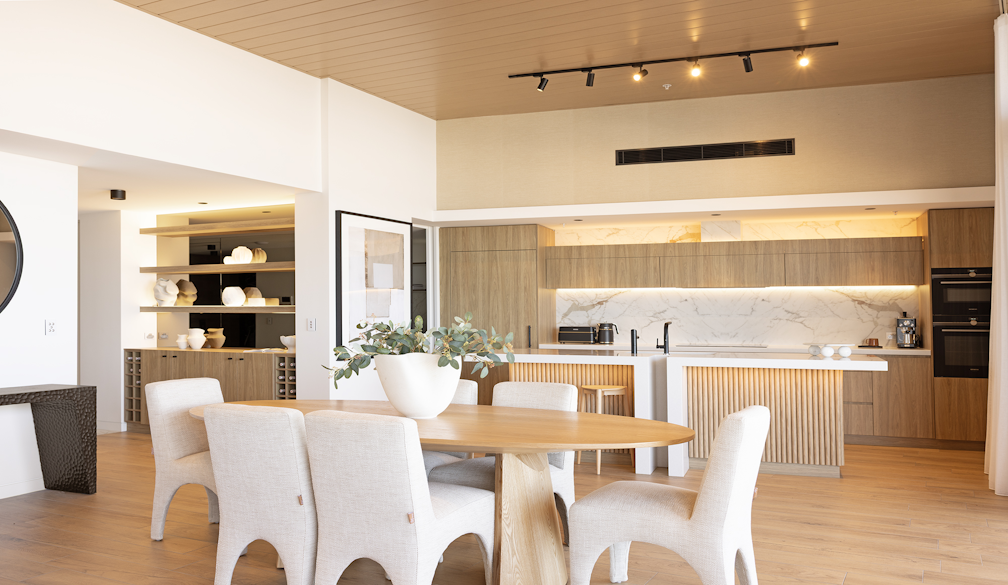 Kitchen & Dining
