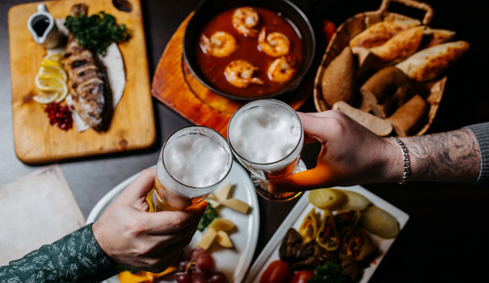 beer-glasses-pub-surface