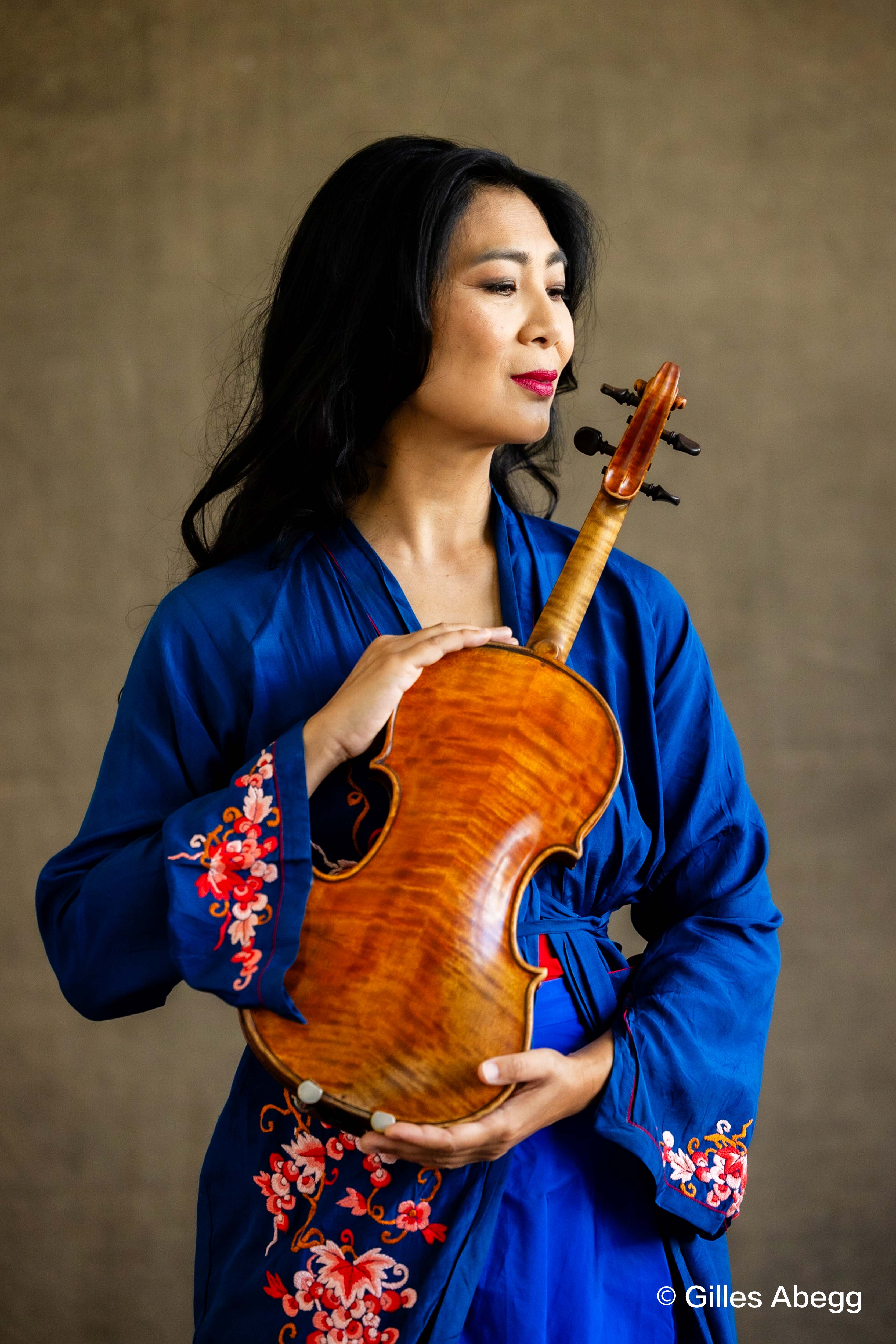Zhang Zhang, the concertmaster and violinist, is one of the most influential Chinese artists in Western mainstream media today. She was invited by the Monaco royal family to perform for the leaders of China and Monaco during their high-level visit.